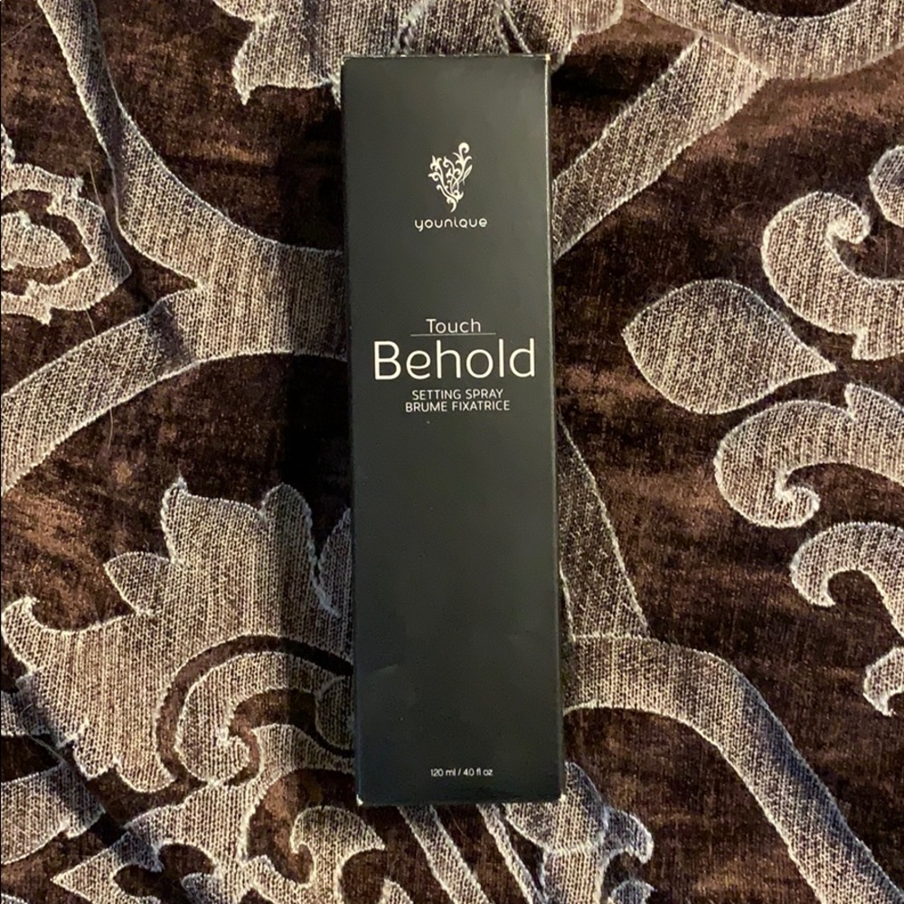 Younique Setting spray